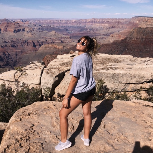 Meet your Posher, Amy - Picture 4 of 8